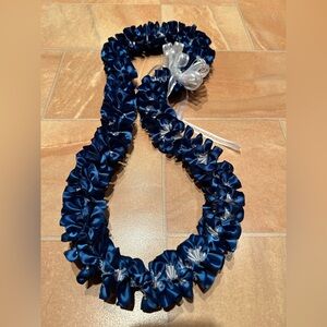 NWOT Graduation Lei Handmade Navy Blue & White Plumeria Spiral Satin Ribbon Lei